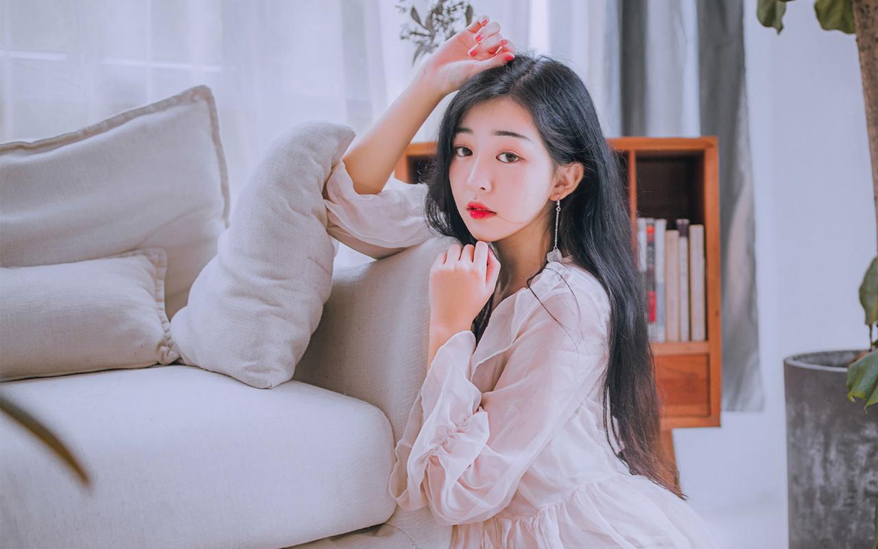 乌鲁木齐：炎炎夏日 街头音乐喷泉吸引民众消暑纳凉